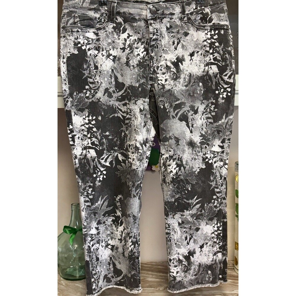 Bandolino Millie Capri Black/White Floral Print Women’s Size 16